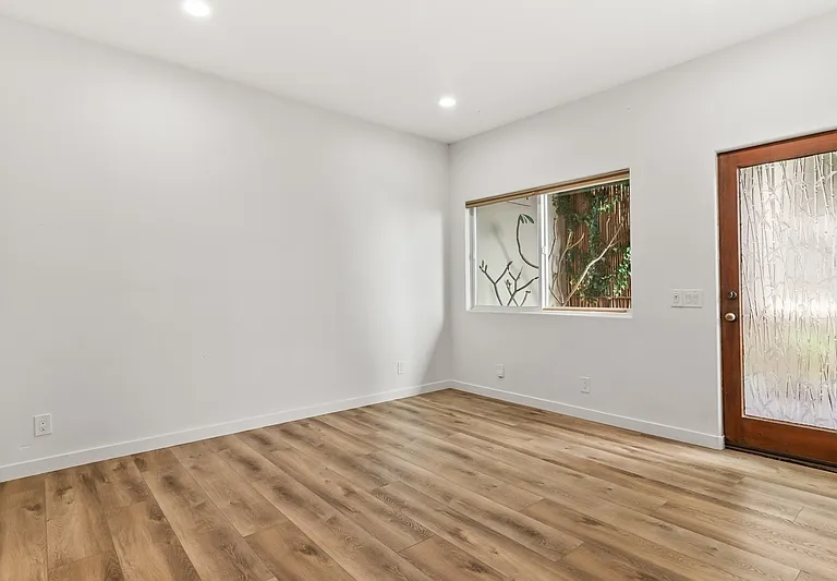 2594 Montgomery Ave #1 — Photo 4