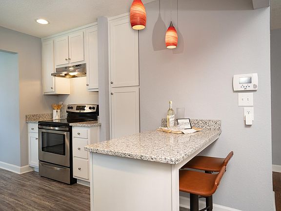 5th image of 1610 Strawberry Ln