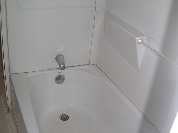 3rd image of 2112 Dinwiddie Ave