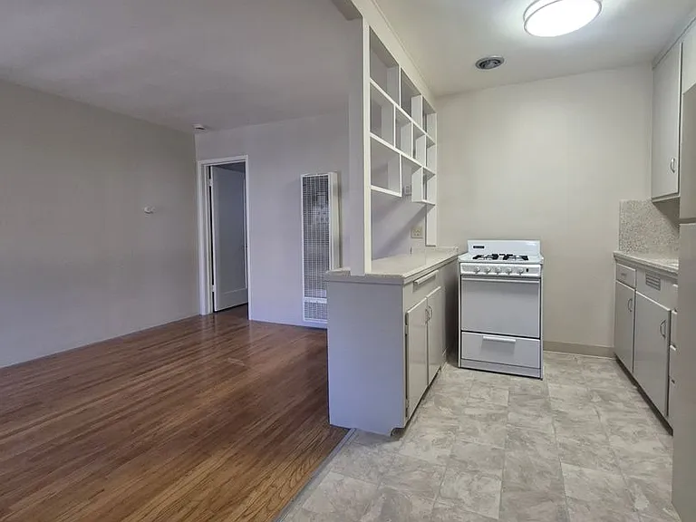 2508 L Street Classic Midtown Living — Photo 17