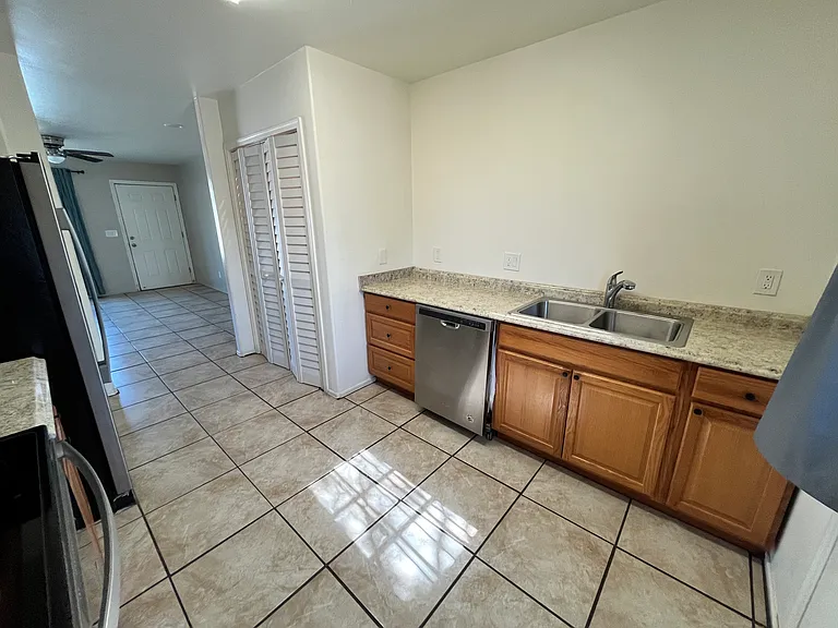1313 W Cedar St — Photo 7