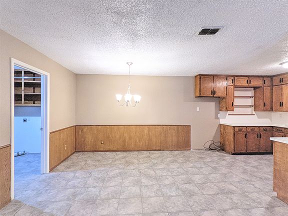 3rd image of 134 Bellaire Dr #A