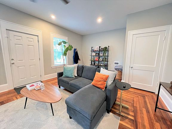 3rd image of 2817 Green St