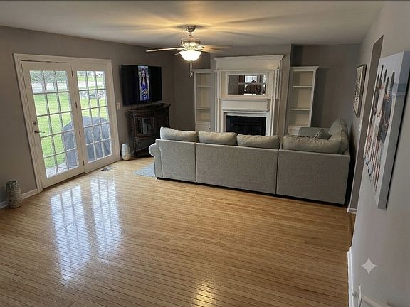 5th image of 802 Winnebago Ct