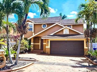 971 SW 98th Ave, Pembroke Pines, FL 33025