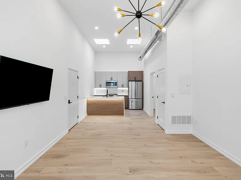 203 S 13th St #4C — Photo 10