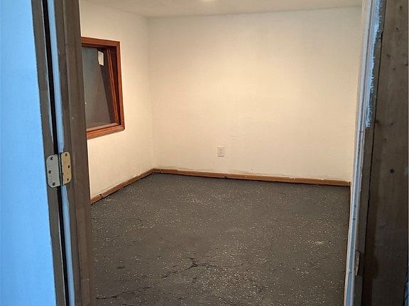 5th image of 12009 Castlewood Ave