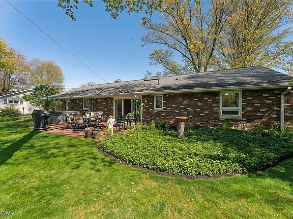 3rd image of 27069 Hilliard Blvd