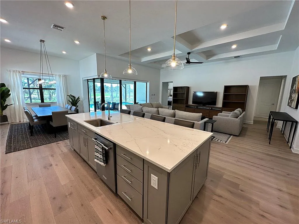 3 bed, 3.0 bath, 2488 sqft, $15,000 — Photo 4