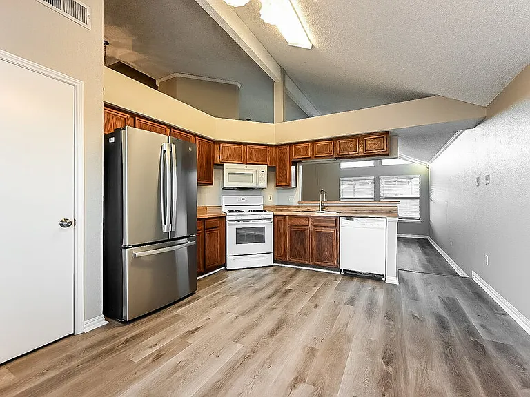 1411 Sandalwood Dr — Photo 9
