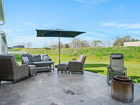 3rd image of 775 Goodland Cir NW