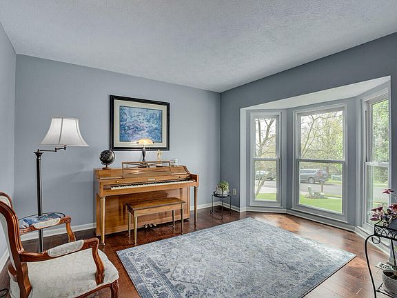 4th image of 101 Clearmeadow Dr