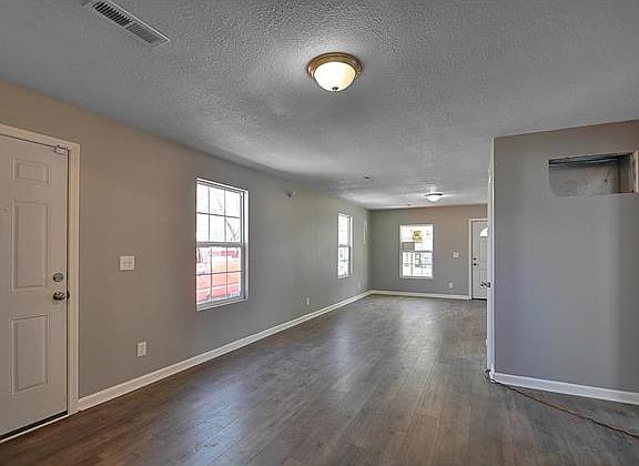 5th image of 112 N Huttig Ave