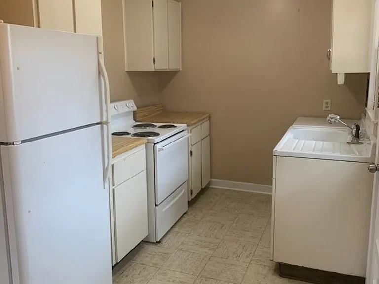 827 Olmstead Ave — Photo 6