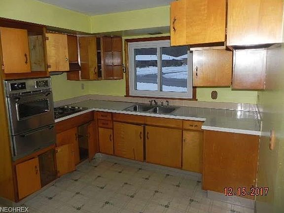 3rd image of 805 Clemens Ave