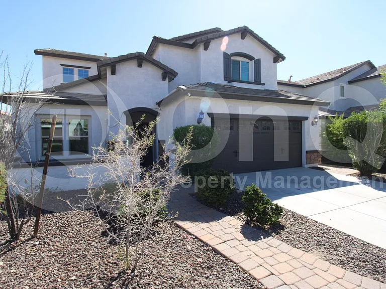 1611 W Tombstone Trl — Photo 2