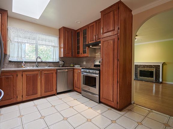 5th image of 2151 Briarwood Dr