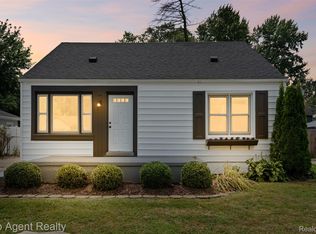 21908 Grand Lake St, Saint Clair Shores, MI 48080