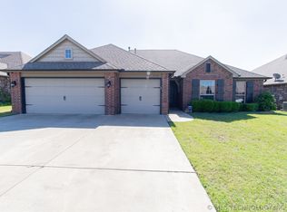 8409 N 76th East Ave, Owasso, OK 74055