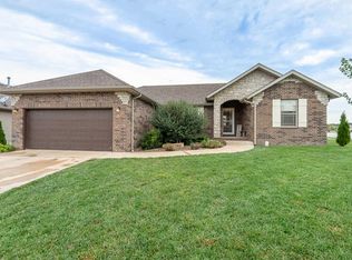 863 E Purple Martin St, Nixa, MO 65714