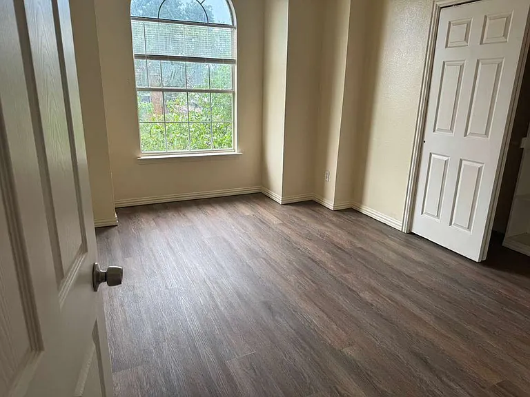 844 Brockden Dr — Photo 14