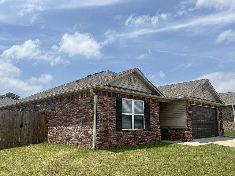 10632 Pine Way — Photo 1