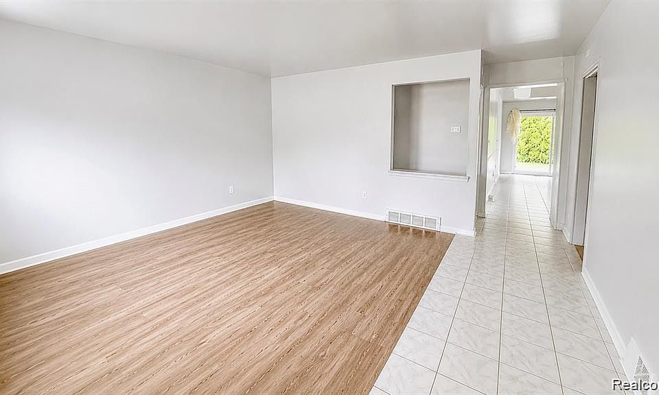 2253 Bernice Ave, photo 3