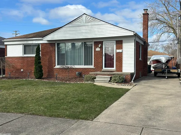26507 Larchmont St, Saint Clair Shores, MI 48081