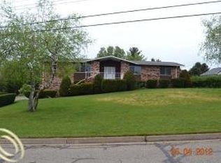 5416 Greenfield Rd, Brighton, MI 48114