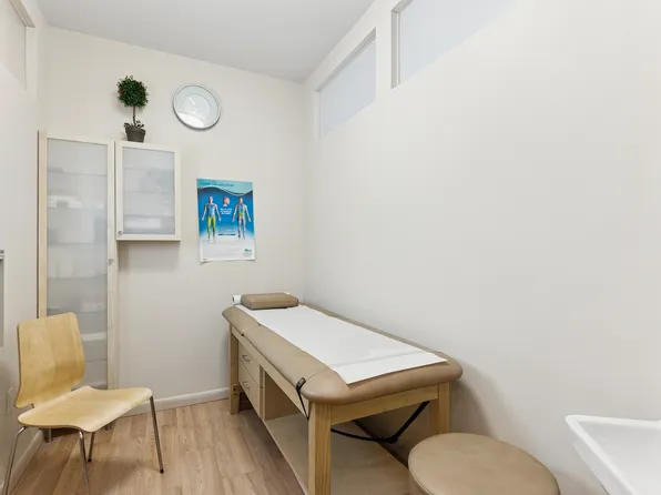 875 5th Avenue image 6 of 9