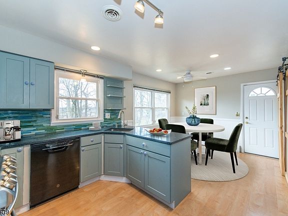 4th image of 3 Sylvan Dr