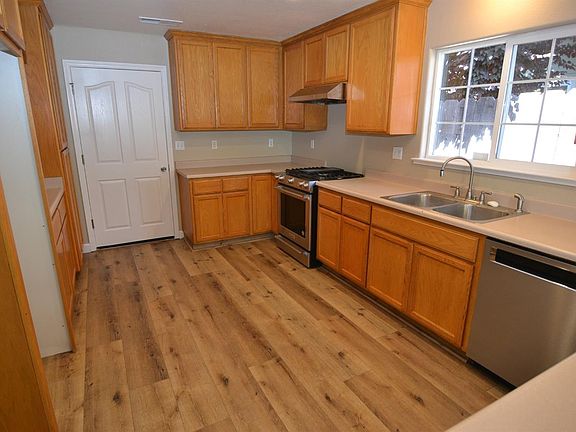 4th image of 13358 Bentley St
