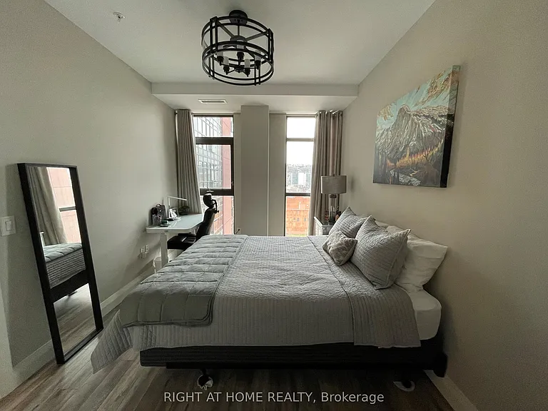 118 King St E #1015 — Photo 21