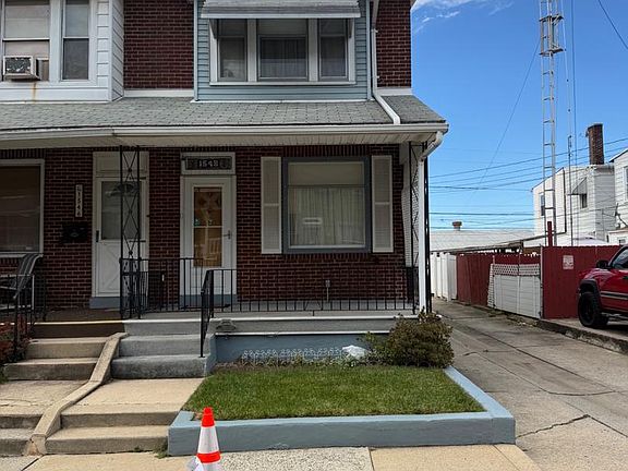 2nd image of 1548 Moss St