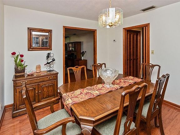 5th image of 2513 Regal Oaks Ln