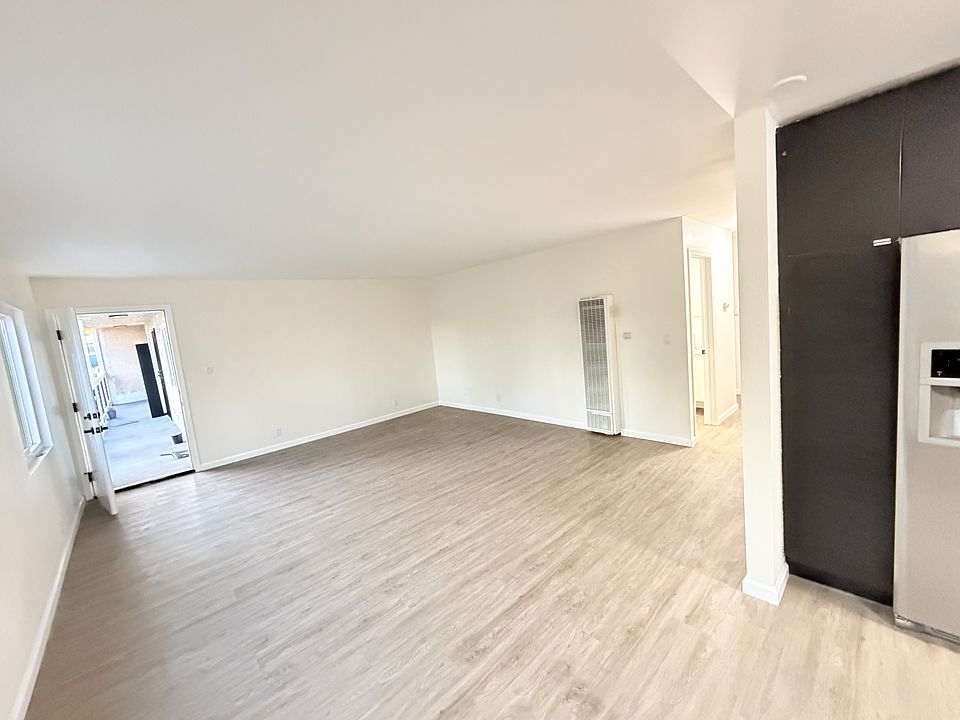 Living room - from Kitchen