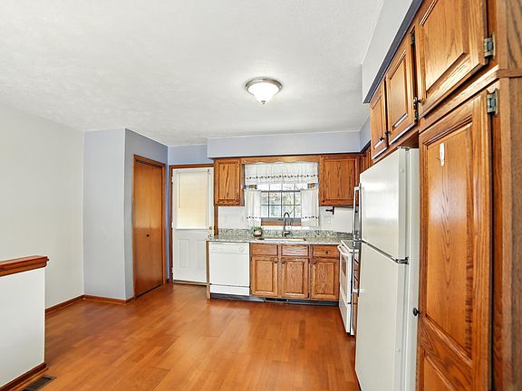5th image of 256 Bona Vista Dr NW