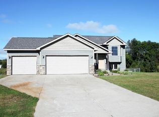 614 Horseshoe Ln, Braham, MN 55006