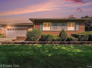 37592 Summers St, Livonia, MI 48154