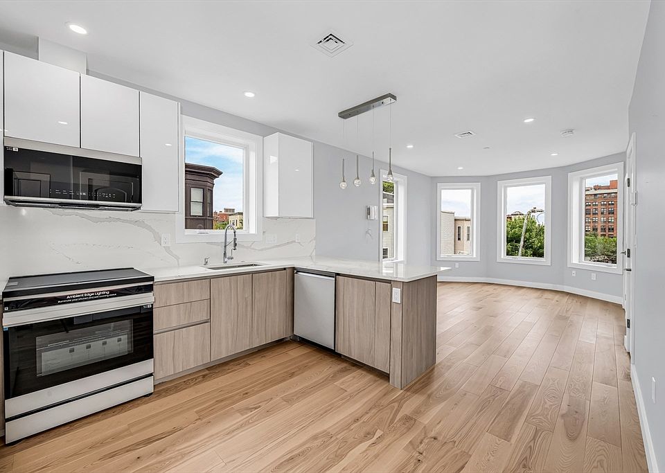 1st image of 181 Maverick St #Penthouse