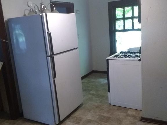 4th image of 221 Lilac St #2