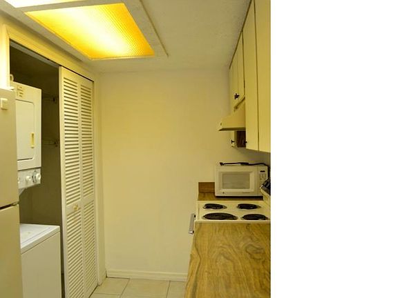 5th image of 526 Live Oak St APT 108