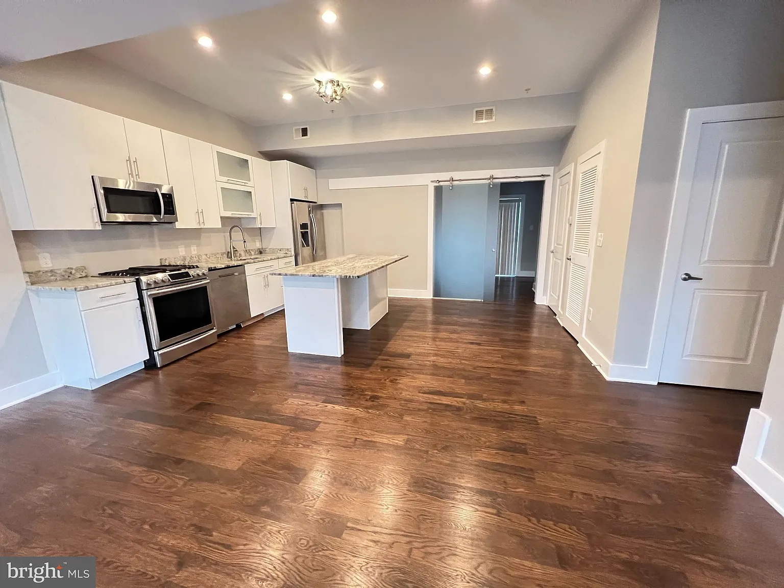 3 bed, 1620 sqft, $3,999 — Photo 1