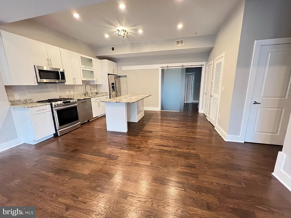1620 E St NE #3