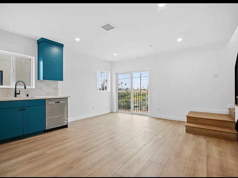 7634 Morella Ave #2 — Photo 3