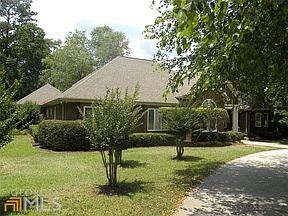 3rd image of 300 Trenton Cir