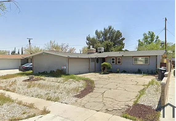 4 bed, 1300 sqft, $2,900 — Photo 2