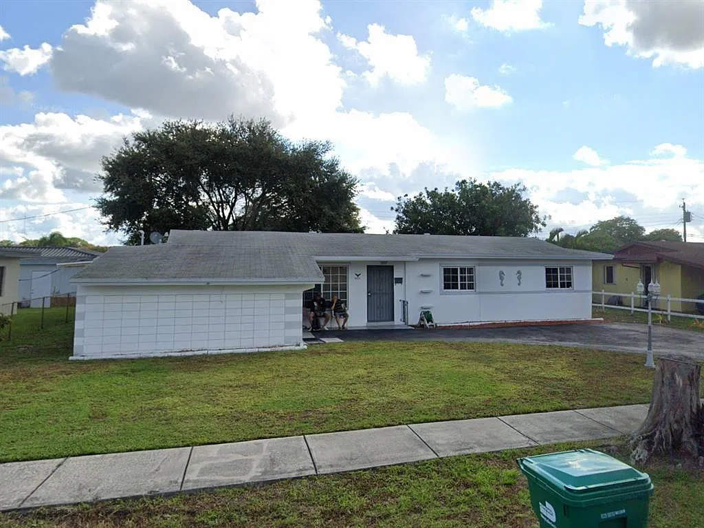 3 bed, 2.0 bath, 1833 sqft, $3,450 — Photo 1