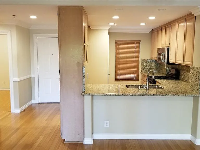 415 Townsquare Ln #225 — Photo 5