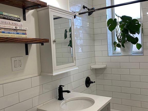 2nd image of 475 Suydam St APT 1F